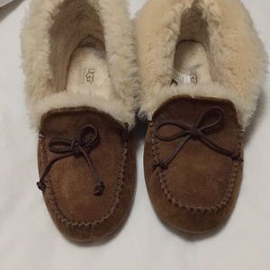 UGG slippers size 9 US, 7.5 UK, 40 Europe. Brown